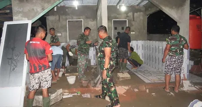 Satgas TMMD Kerja Lembur Bangun Masjid di Desa Aere Koltim