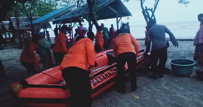 sar 11 Wisatawan Terseret Gelombang di Pantai Batu Gong: 1 Tewas, 2 Masih Dicari