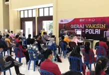 Polda dan BEM se-Sultra Gelar Vaksinasi Covid-19 ke Mahasiswa Polda dan BEM se-Sultra Gelar Vaksinasi Covid-19 ke Mahasiswa