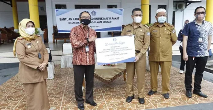 Terima Bantuan dari BI Sultra, Sulkarnain: Bakal Diberikan ke Keluarga Pasien Covid-19