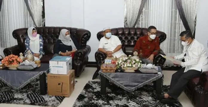 Pemkot Kendari Terima Bantuan PCR dari Perusahaan Swasta Asal Korea