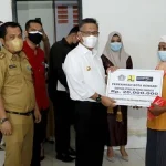 16 Warga di Punggolaka Dapat Bantuan Perbaikan Rumah 16 Warga di Punggolaka Dapat Bantuan Perbaikan Rumah