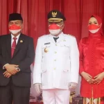 Hujan Deras, Upacara Penurunan Bendera di Konawe Tetap Khidmat Hujan Deras, Upacara Penurunan Bendera di Konawe Tetap Khidmat