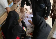 Seorang Paskibraka Mubar Pingsan Usai Melaksanakan Tugas Seorang Paskibraka Mubar Pingsan Usai Melaksanakan Tugas