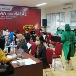 OJK Sultra Gelar Vaksinasi untuk Masyarakat, 600 Dosis Sudah Terdistribusi OJK Sultra Gelar Vaksinasi untuk Masyarakat, 600 Dosis Sudah Terdistribusi
