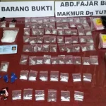 Polisi Bekuk Kurir Sabu di Mandonga dengan BB 100 gram Polisi Bekuk Kurir Sabu di Mandonga dengan BB 100 gram