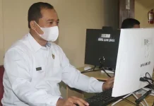 Kemenag Bagi-bagi Bantuan Rp20 Juta untuk Masjid yang Terdampak Pandemi Covid-19 Kepala Bagian Tata Usaha (Kabag TU) Kantor Wilayah (Kanwil) Kemenag Provinsi Sultra, Muhammad Basri