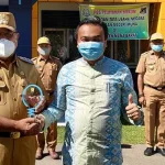 Bupati Mubar Terima Penghargaan Duta Pembangunan Kelistrikan dari PLN Bupati Mubar Terima Penghargaan Duta Pembangunan Kelistrikan dari PLN