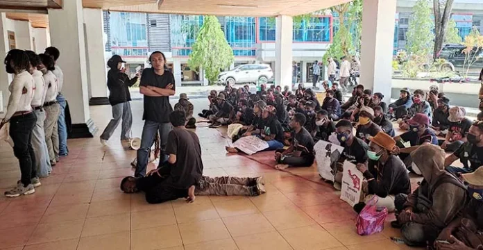 Tolak Rasisme dan Diskriminasi, Mahasiswa Papua Sambangi DPRD Sultra