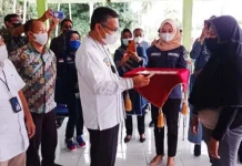 Pemkot Salurkan Bantuan Keluarga Sejahtera di Nambo Pemkot Salurkan Bantuan Keluarga Sejahtera di Nambo