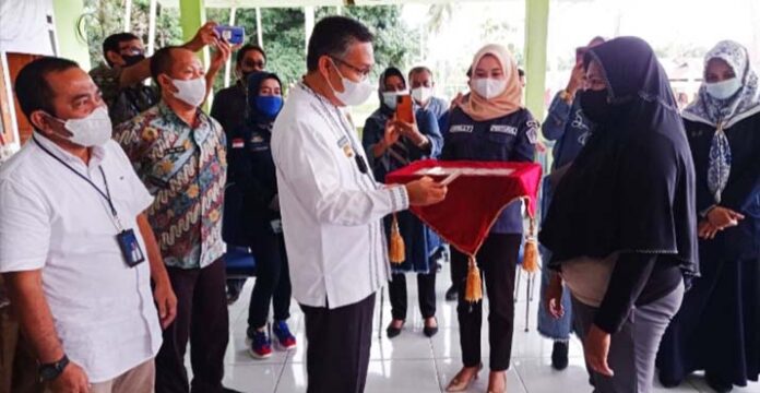 Pemkot Salurkan Bantuan Keluarga Sejahtera di Nambo