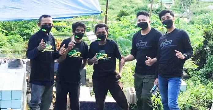 Sambut HUT RI, ASR Kendari Sambangi TPU dan Beri Insentif ke Penggali Makam