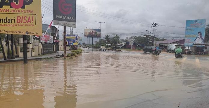 Hujan Sepanjang Hari, Ruas Jalan di Martandu Tergenang Air