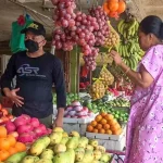 Dukung Ekonomi Mikro di Masa PPKM, ASR Kendari Berdayakan Pedagang Buah Dukung Ekonomi Mikro di Masa PPKM, ASR Kendari Berdayakan Pedagang Buah