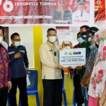 Pemkot Kendari Serahkan Buku Tabungan ke 32 Penerima Bantuan Rumah Swadaya Pemkot Kendari Serahkan Buku Tabungan ke 32 Penerima Bantuan Rumah Swadaya