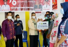 Pemkot Kendari Serahkan Buku Tabungan ke 32 Penerima Bantuan Rumah Swadaya Pemkot Kendari Serahkan Buku Tabungan ke 32 Penerima Bantuan Rumah Swadaya