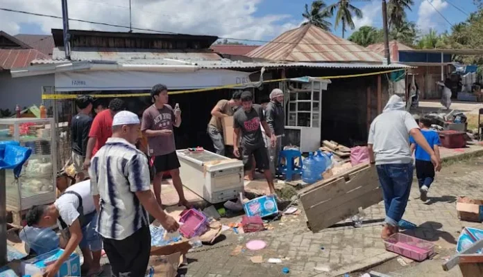 Tiga Unit Bangunan di Kendari Hangus Terbakar, Satu Warga Terjebak