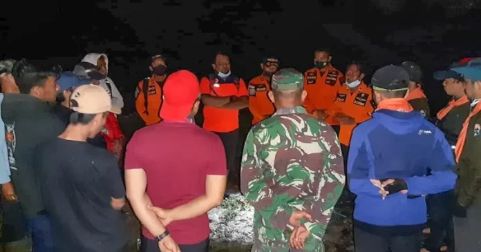Tim Penyelamat Kesulitan, 30 Mahasiswa Masih Terjebak di Gunung Amonggedo Tim Penyelamat Kesulitan, 30 Mahasiswa Masih Terjebak di Gunung Amonggedo