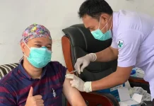 Nakes di Mubar Mulai Disuntik Vaksin Dosis Ketiga Nakes di Mubar Mulai Disuntik Vaksin Dosis Ketiga