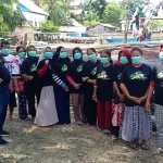 ASR Bagikan Masker dan Suplemen ke Petani di Busel ASR Bagikan Masker dan Suplemen ke Petani di Busel