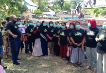 ASR Bagikan Masker dan Suplemen ke Petani di Busel ASR Bagikan Masker dan Suplemen ke Petani di Busel