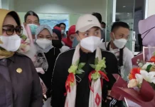 Tiba di Kendari, Apriyani Rahayu Disambut Langsung Sekda Sultra di Bandara Tiba di Kendari, Apriyani Rahayu Disambut Langsung Sekda Sultra di Bandara