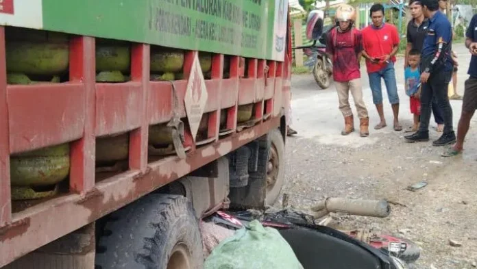 Seorang Karyawan PT VDNI Tewas Usai Tabrak Truk LPG