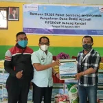 FIFGROUP Cabang Kendari Serahkan 100 Paket Sembako di Kecamatan Kadia FIFGROUP Cabang Kendari Serahkan 100 Paket Sembako di Kecamatan Kadia