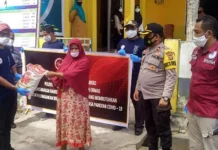 Peduli PPKM Mikro, Polres Wakatobi Salurkan Bansos ke Masyarakat Peduli PPKM Mikro, Polres Wakatobi Salurkan Bansos ke Masyarakat