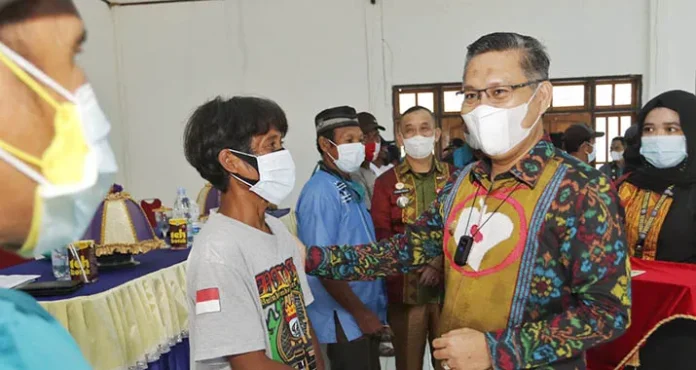 Pemkot Serahkan Bantuan untuk 790 Nelayan di Kecamatan Abeli dan Nambo