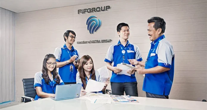 Ilustrasi FIFGroup 8 Cabang FIFGROUP di Sultra Buka Lowongan Pekerjaan, Berikut Syaratnya ZONASULTRA.COM, KENDARI - PT Federal International Finance (FIFGROUP) membuka lowongan pekerjaan sebagai sales force di 8 cabang perusahaan yang berada di Provinsi Sulawesi Tenggara (Sultra). Branch Manager FIFGROUP Cabang Kendari, Amir A.R. Mattola melalui keterangan tertulisnya yang diterima pada Minggu (15/8/2021) menjelaskan manfaat yang akan diterima dan persyaratan untuk melamar pekerjaan tersebut. "Lamaran serta CV terbaik dikirim ke email: ufikendari@gmail.com atau bisa diantar langsung ke kantor kami, paling lambat tanggal 21 Agustus 2021," ucapnya. Adapun manfaat yang akan diterima yaitu berupa jenjang karier, gaji (UMR Kota Kendari), serta reward. Kualifikasinya yaitu, umur maksimal 28 tahun, minimal lulusan SMA/sederajat, memiliki jiwa marketing, diutamakan tidak melanjutkan kuliah, memiliki SIM (minimal SIM C), tertarik dan bersedia ditraining serta siap bekerja dengan target. Persyaratan yaitu surat lamaran kerja, foto copy ijazah terakhir, foto warna 3×4 tiga lembar, daftar riwayat hidup, fotokopi KTP & KK, fotokopi buku rekening, serta surat keterangan berkelakuan baik yang masih berlaku. Kantor cabang FIFGROUP yang dimaksud adalah sebagai berikut. - FIFGROUP KENDARI, Jalan Ahmad Yani No 62-64, Anaiowoi Kecamatan Kadia samping Dealer Honda Tunas Dwipa Matra, Wua Wua, Kendari telepon atau WA 082197276546/082112323606. FIFGROUP TINANGGEA jalan Abdul Silondae, Kelurahan Ngapaaha, Kecamatan Tinanggea telepon atau WA 085333299000/081244627145. - FIFGROUP BOMBANA Jalan poros Lameroro Kecamatan Rumbia Kabupaten Bombana telepon atau WA 0811406474/082112323606. FIFGROUP BAUBAU, Jalan Bataraguru, nomor 72, samping Dealer Honda Makesa, Kelurahan Nganganaumala Kecamatan Batupoaro, Kota Baubau telepon atau WA 082259912473/081244627094. - FIFGROUP RAHA, Jalan Lumba-Lumba, Laiworu, Batalaiworu, Kabupaten Muna Telepon atau WA 085145007587/081342001013. FIFGROUP UNAAHA Jalan Jenderal Sudirman nomor 101 Kelurahan Ambekaeri, Kecamatan Unaaha, Samping RM. Umique telepon atau WA 085241789374/082188597825. - FIFGROUP MANDONGA Jalan Dr. Sam Ratulangi (sekitar Bundaran Mandonga) Mandonga, Kecamatan Mandonga, Kota Kendari Telepon atau WA 082193132682/081241458509. - FIFGROUP KOLAKA, Jalan Khairil Anwar nomor 25 Lamokato, depan Bank Mandiri, Kecamatan Kolaka, Kabupaten Kolaka telepon atau WA 081243271152/ 081244627091. (C) Penulis: M11 Editor: Muhamad Taslim Dalma