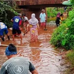Padat Karya di Desa Tetehaka, Warga Digaji Rp100 Ribu Per Hari Padat Karya di Desa Tetehaka, Warga Digaji Rp100 Ribu Per Hari