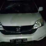 Oknum Polisi Kendari Kepergok Berduaan dengan Wanita Lain di Dalam Mobil Oknum Polisi Kendari Kepergok Berduaan dengan Wanita Lain di Dalam Mobil