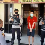 Napi Diduga Bebas Kendalikan Peredaran Narkoba dari Dalam Lapas Kendari Upacara Hari Ulang Tahun (HUT) ke-76 Kemerdekaan Republik Indonesia (RI) digelar di lapangan Lembah Hijau, Kota Baubau, Selasa (17/8/2021). © HUT RI Ke-76, Sekda Baubau Tekankan Persatuan dan Kesatuan Sumber: https://zonasultra.id/hut-ri-ke-76-sekda-baubau-tekankan-persatuan-dan-kesatuan.html