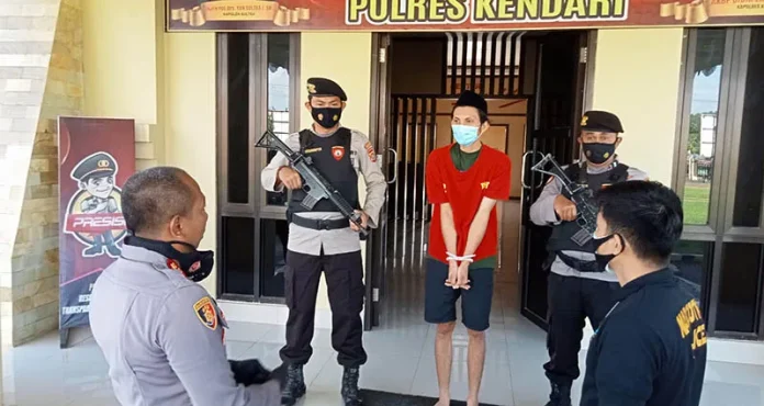 Upacara Hari Ulang Tahun (HUT) ke-76 Kemerdekaan Republik Indonesia (RI) digelar di lapangan Lembah Hijau, Kota Baubau, Selasa (17/8/2021). © HUT RI Ke-76, Sekda Baubau Tekankan Persatuan dan Kesatuan Sumber: https://zonasultra.id/hut-ri-ke-76-sekda-baubau-tekankan-persatuan-dan-kesatuan.html