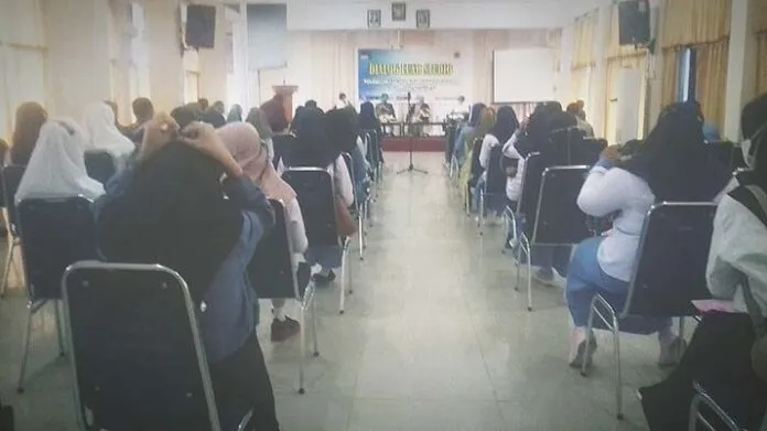 16b050bc-9e06-4bc3-8bf7-12bafefe7336 Mandala Waluya Kendari Edukasi Mahasiswa Melalui Dialog Interaktif