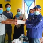 Demokrat Kolut Bagikan Bantuan ke Masyarakat Desa Watuliu Demokrat Kolut Bagikan Bantuan ke Masyarakat Desa Watuliu