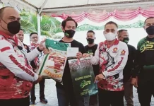 Andi Ady Aksar Bagi Sembako serta Launching Komunitas Motor dan Driver ASR Andi Ady Aksar Bagi Sembako serta Launching Komunitas Motor dan Driver ASR
