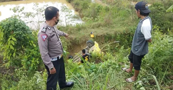Ini Kronologi Mobil Masuk Jurang di Jalan Boulevard