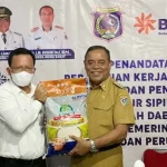 Bupati Wajibkan ASN di Mubar Beli Beras Bulog Bupati Wajibkan ASN di Mubar Beli Beras Bulog