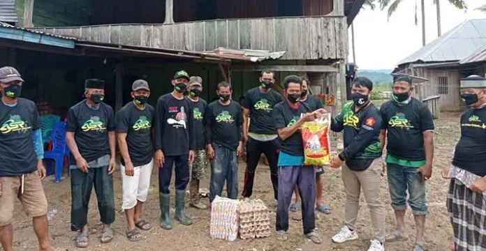 Relawan ASR Serahkan Bantuan ke 20 KK Korban Banjir di Koltim