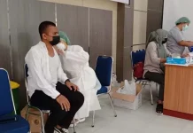 FISIP UHO Gelar Vaksinasi untuk Mahasiswa dan Dosen FISIP UHO Gelar Vaksinasi untuk Mahasiswa dan Dosen