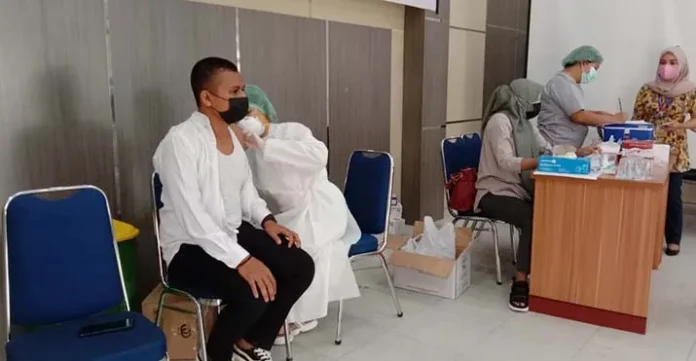 IMG-20210913-WA0060 FISIP UHO Gelar Vaksinasi untuk Mahasiswa dan Dosen