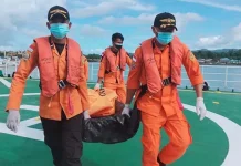 Basarnas Evakuasi Korban Kapal Tenggalam di Laut Banda, Dua Orang Meninggal Dunia Basarnas Evakuasi Korban Kapal Tenggalam di Laut Banda, Dua Orang Meninggal Dunia