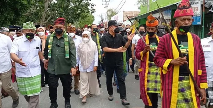 Andi Sumangerukka Dianugerahi Gelar Waopu Meantu'u Suludadu di Wakatobi