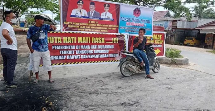 IMG20210925135005 Warga Blokade Jalan Depan SMAN 5 Kendari, Tiga Pejabat Jadi Sasaran