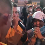 Tangisan Orang Tua Yusuf Kardawi Tenangkan Massa Aksi Tangisan Orang Tua Yusuf Kardawi Tenangkan Massa Aksi