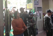 Sita Eksekusi Lapangan Golf Batal, Keluarga Pemohon Geruduk PN Kendari Sita Eksekusi Lapangan Golf Batal, Keluarga Pemohon Geruduk PN Kendari