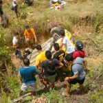 Mobil Bermuatan 4 Orang Jatuh di Jurang, Korban Dilarikan di RS Bahteramas Mobil Bermuatan 4 Orang Jatuh di Jurang, Korban Dilarikan di RS Bahteramas