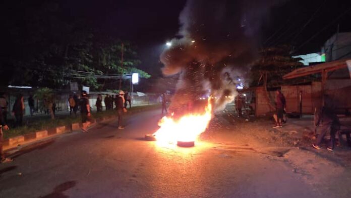 Polisi Pukul Mundur Mahasiswa Hingga ke Pertigaan Kampus UHO